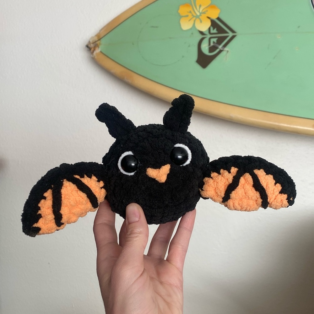 🌼 The cutest little crochet bat for Halloween Crochet Halloween bat
